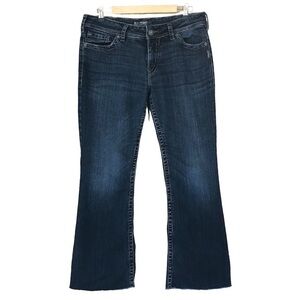 Silver Women’s Suki Surplus Flare Raw Hem Dark Wash Mid Rise Jeans W32/L32